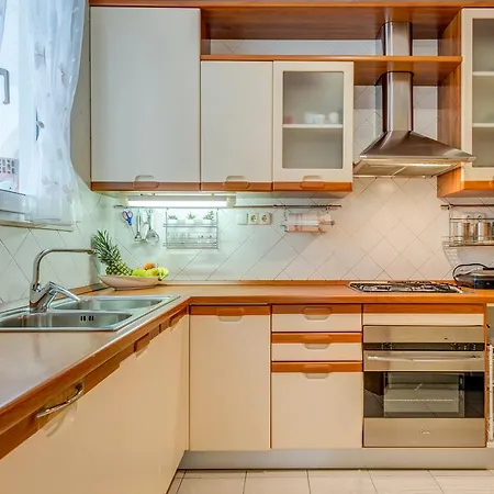 Duje Apartment *