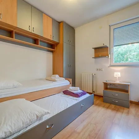 Duje Apartment *