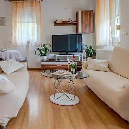 Duje Apartment *