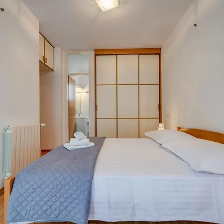 Duje Apartment *