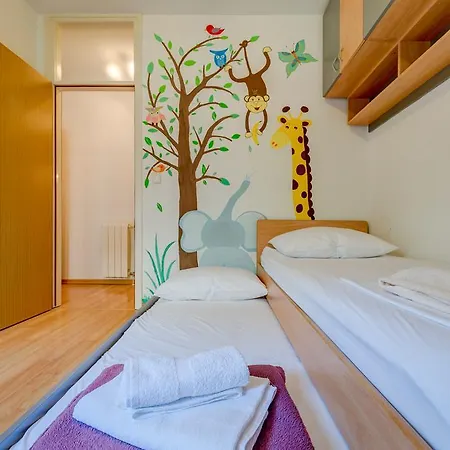 Apartment Duje Omis