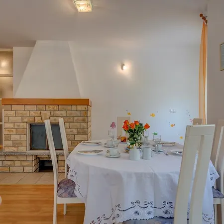 Duje Apartment Omis