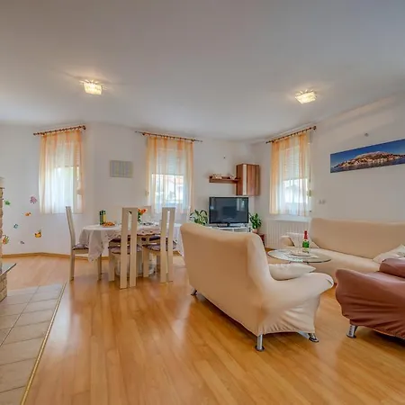 Duje Apartment *
