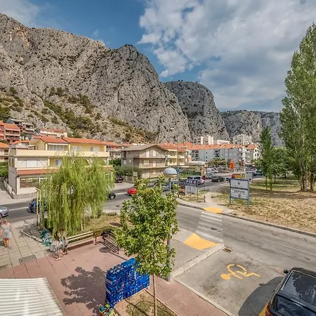 Duje Omis